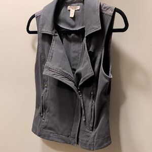 Chic Gray Sleeveless Vest